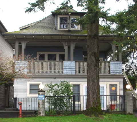 Exterior of the heritage house at 5709 Wales St, Vancouver, BC